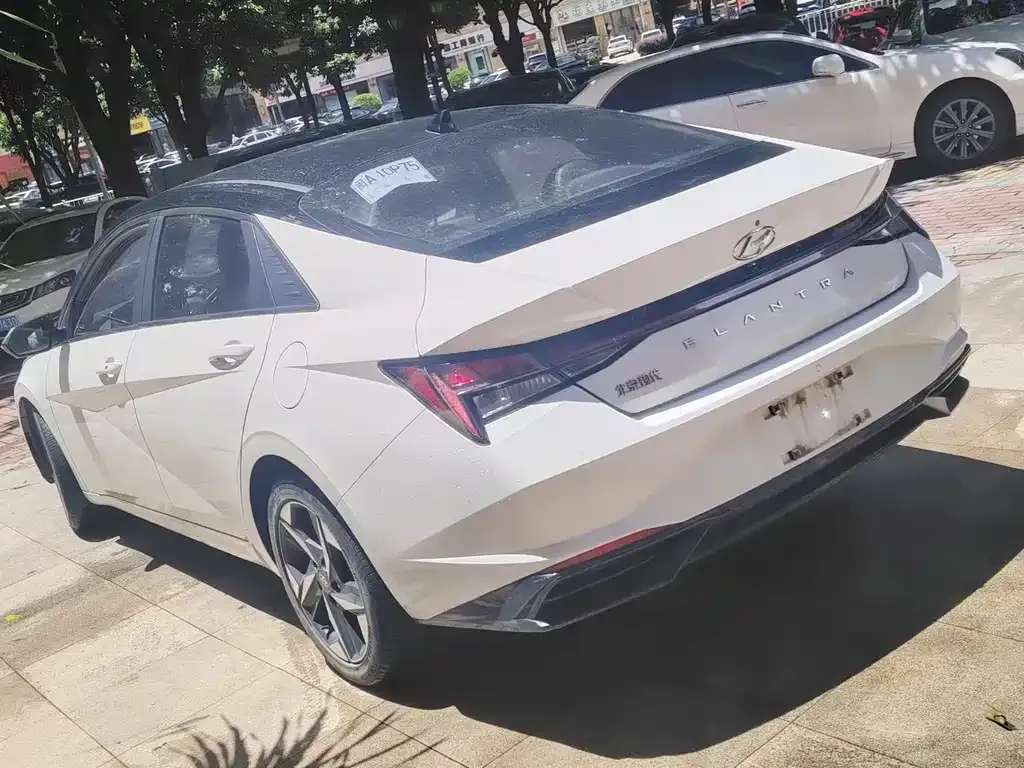 Hyundai Elantra — фото 4