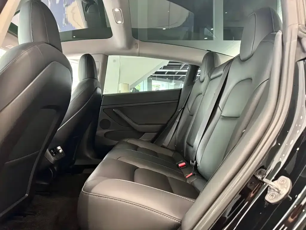 Tesla Model 3 — фото 9