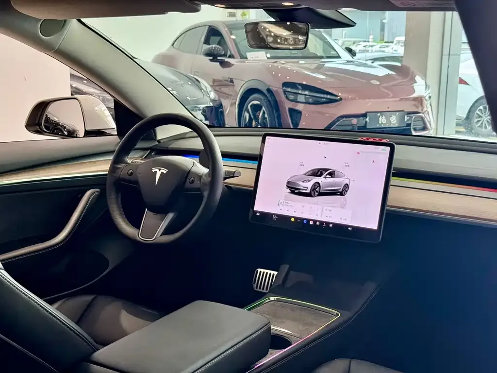 Tesla Model 3 — фото 8