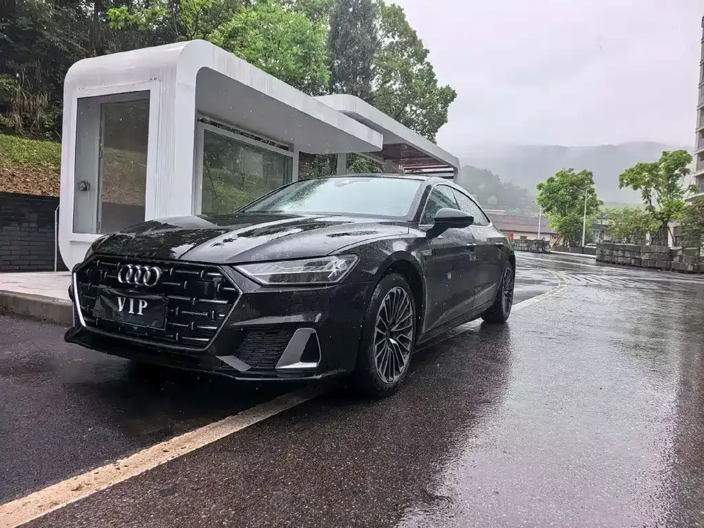 Audi A7L — фото 1