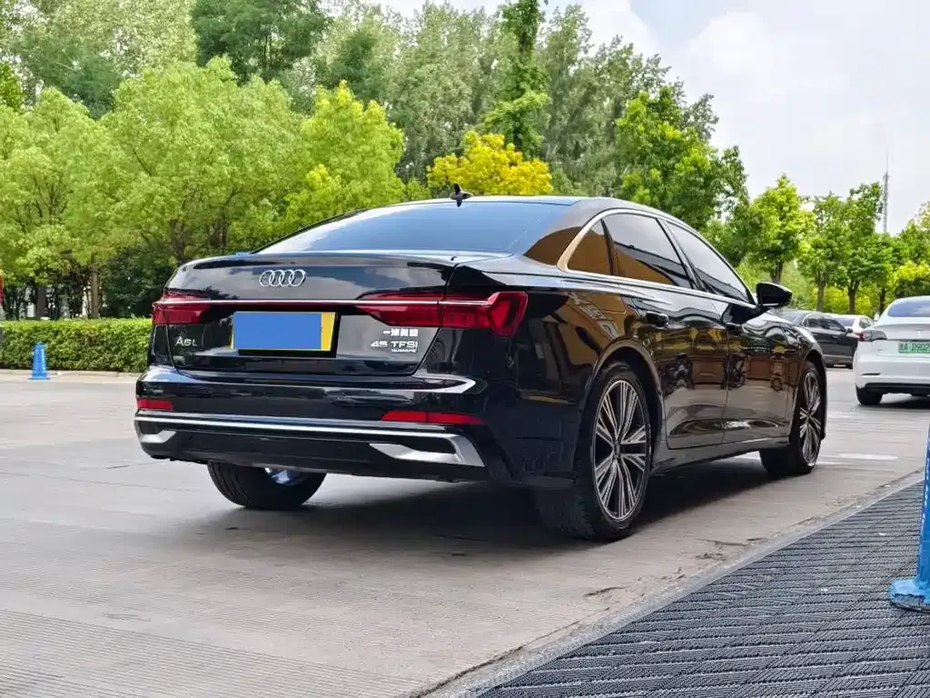 Audi A6L — фото 9
