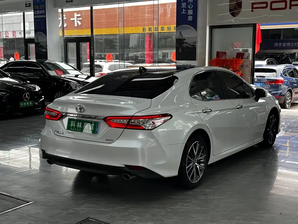 Toyota Camry — фото 10