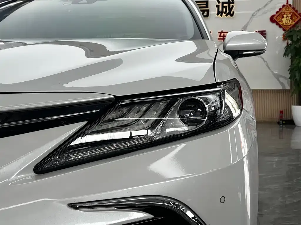 Toyota Camry — фото 5