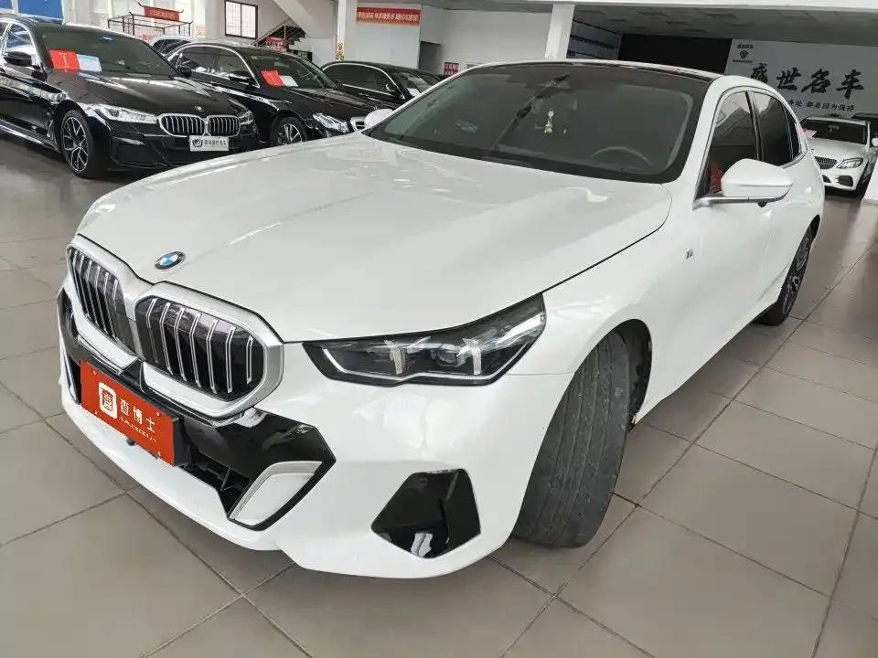 BMW 5 Series — фото 1
