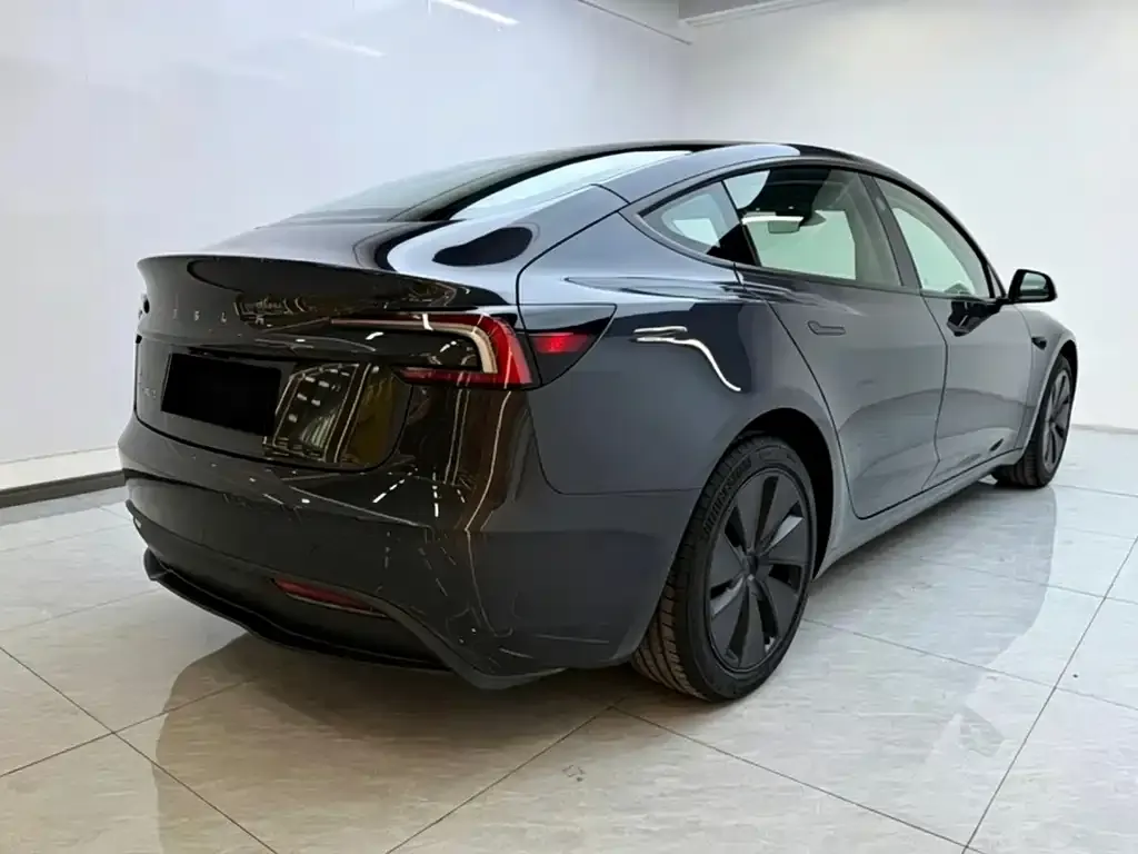 Tesla Model 3 — фото 10