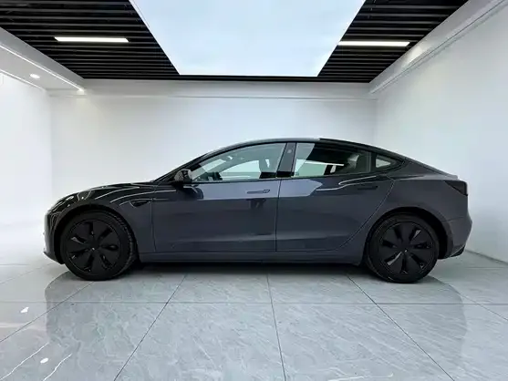 Tesla Model 3 — фото 9