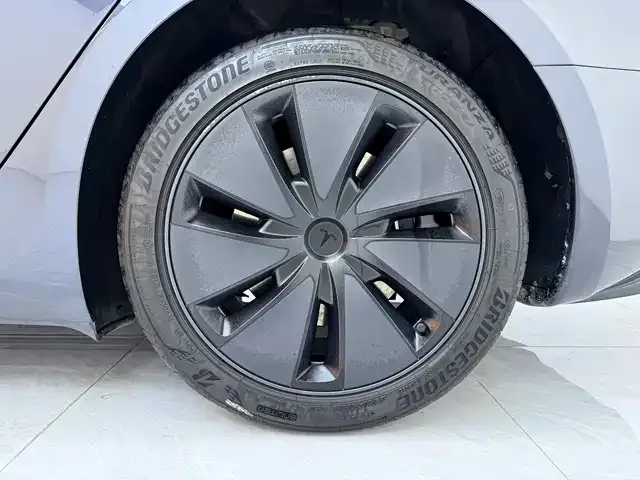 Tesla Model 3 — фото 7