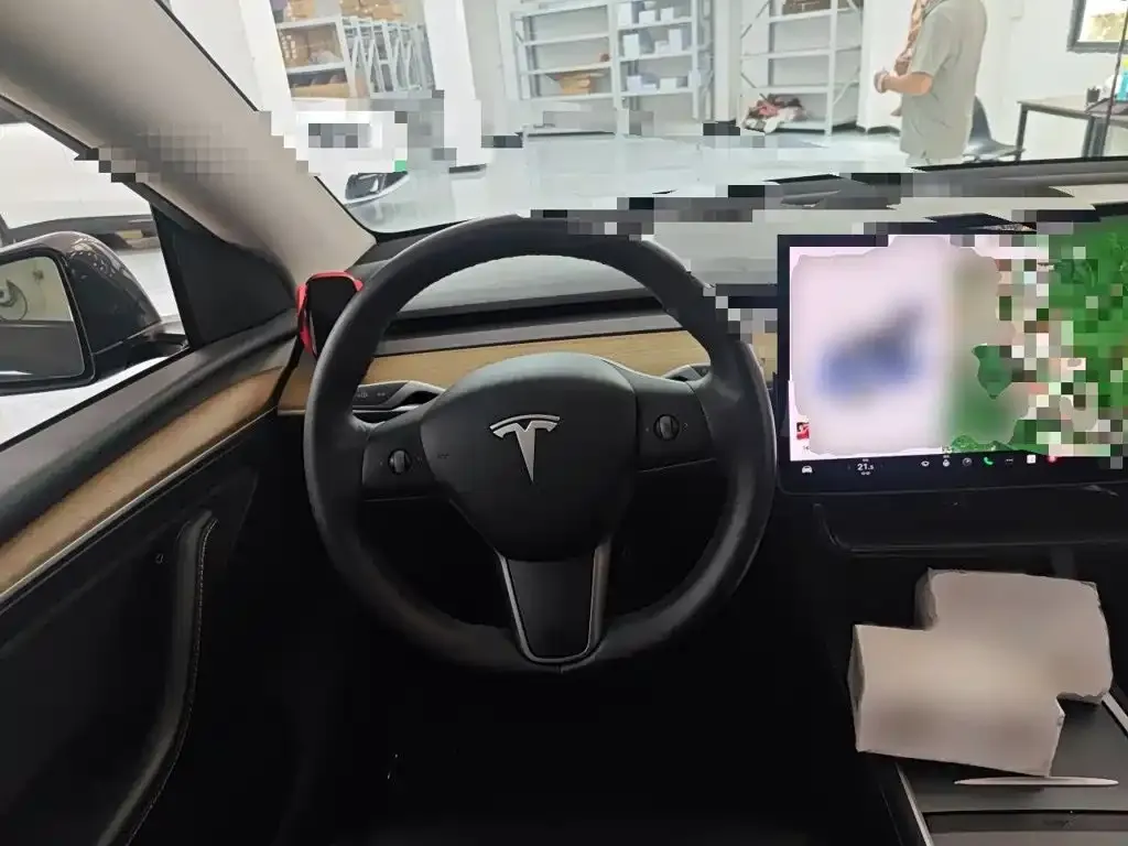Tesla Model Y — фото 9