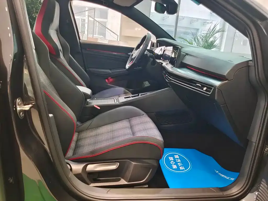 Volkswagen Golf GTI — фото 9