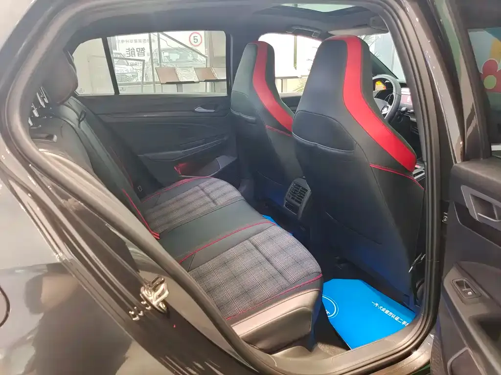 Volkswagen Golf GTI — фото 8