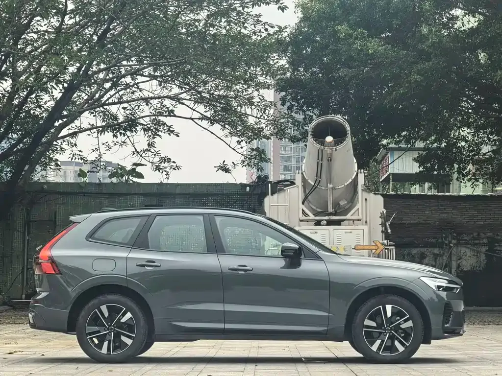 Volvo XC60 — фото 8