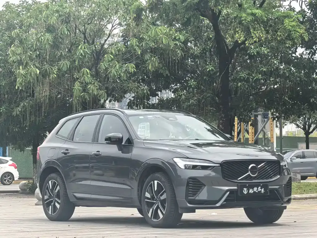 Volvo XC60 — фото 9