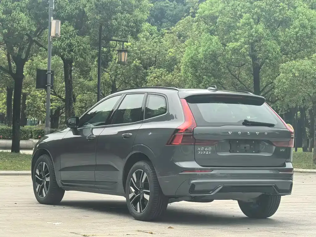 Volvo XC60 — фото 7