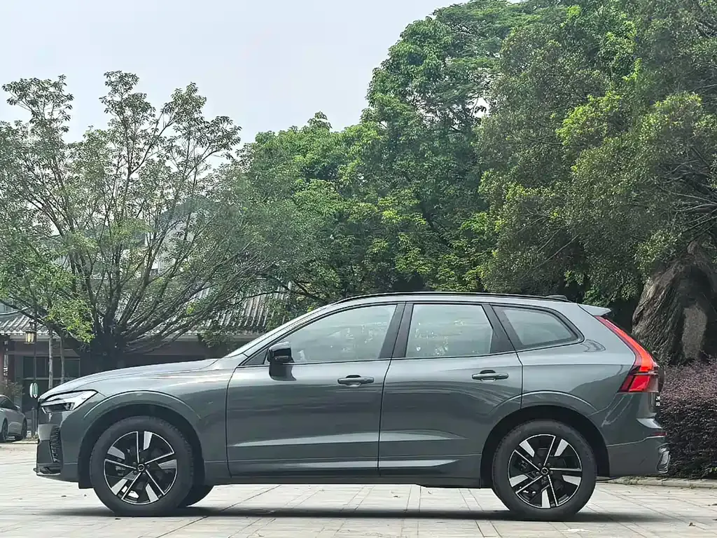 Volvo XC60 — фото 10