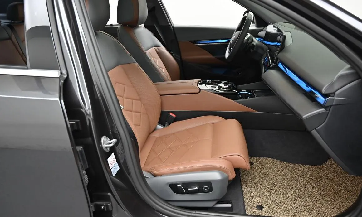 BMW 5-Series 2024 из KR, фото 9