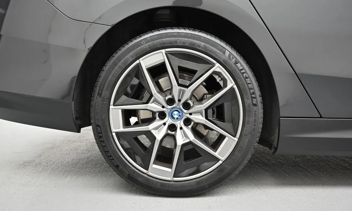 BMW 5-Series 2024 из KR, фото 3