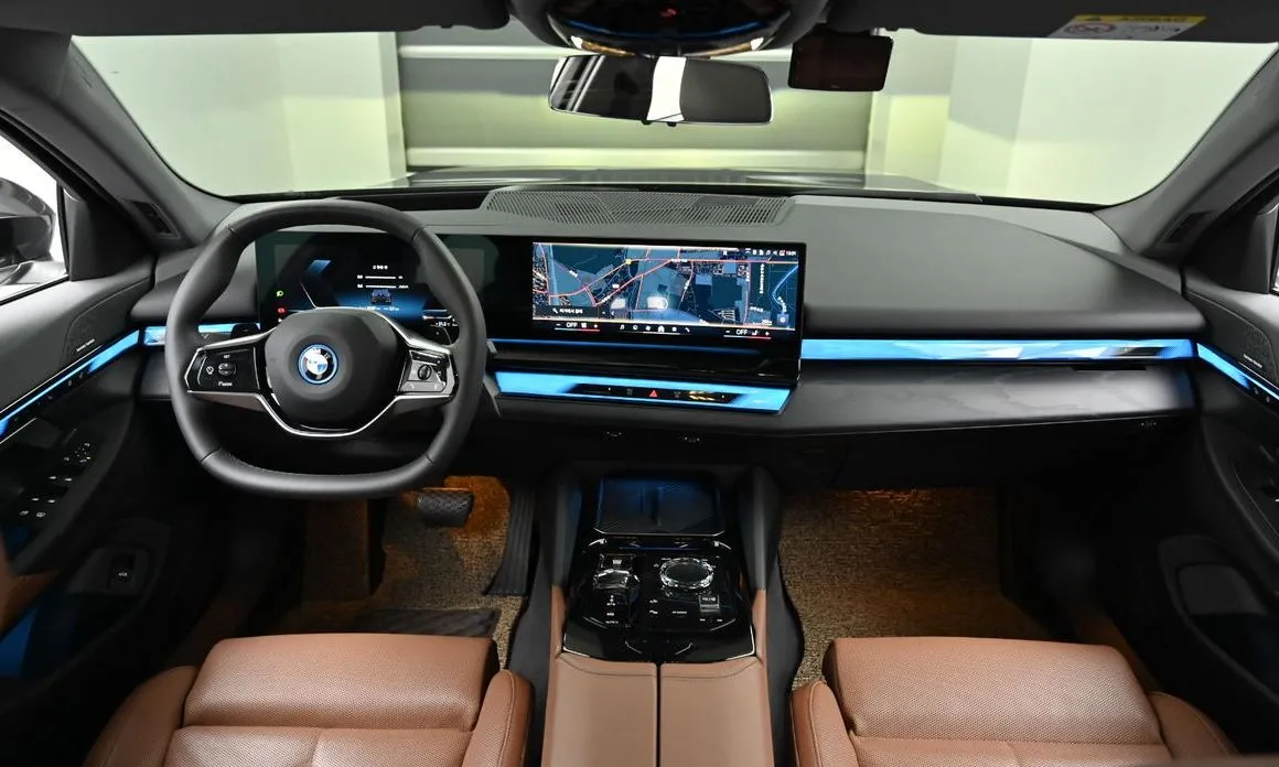 BMW 5-Series 2024 из KR, фото 10