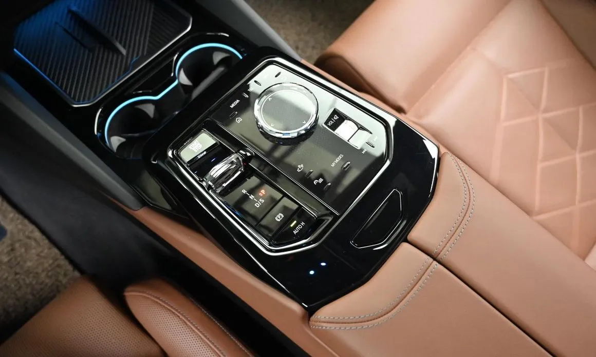 BMW 5-Series 2024 из KR, фото 4
