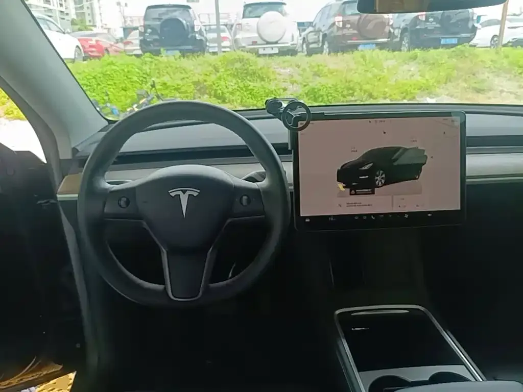 Tesla Model Y — фото 5