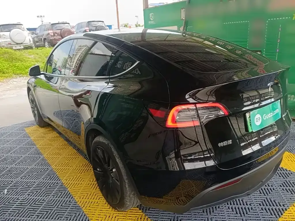 Tesla Model Y — фото 8