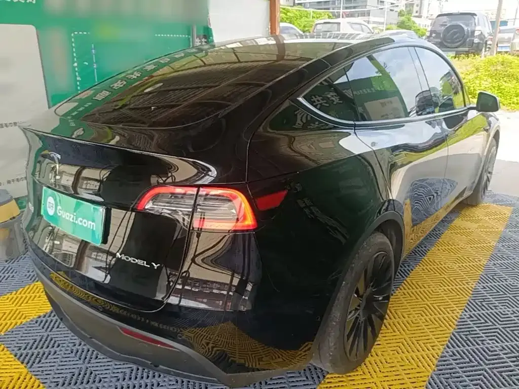 Tesla Model Y — фото 4