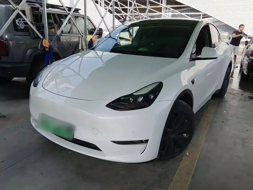 Tesla Model Y — фото 10