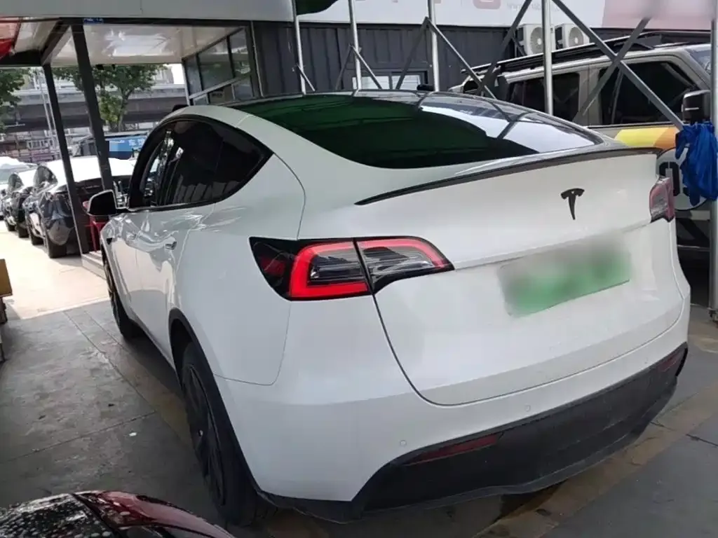 Tesla Model Y — фото 9