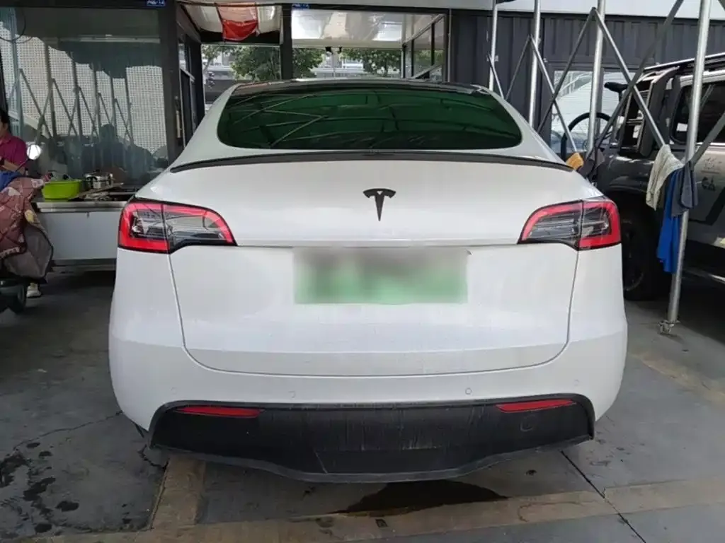 Tesla Model Y — фото 5