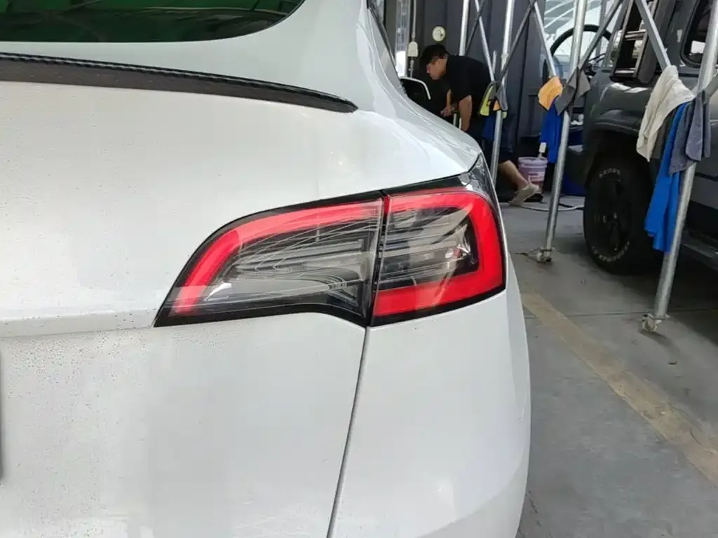 Tesla Model Y — фото 2
