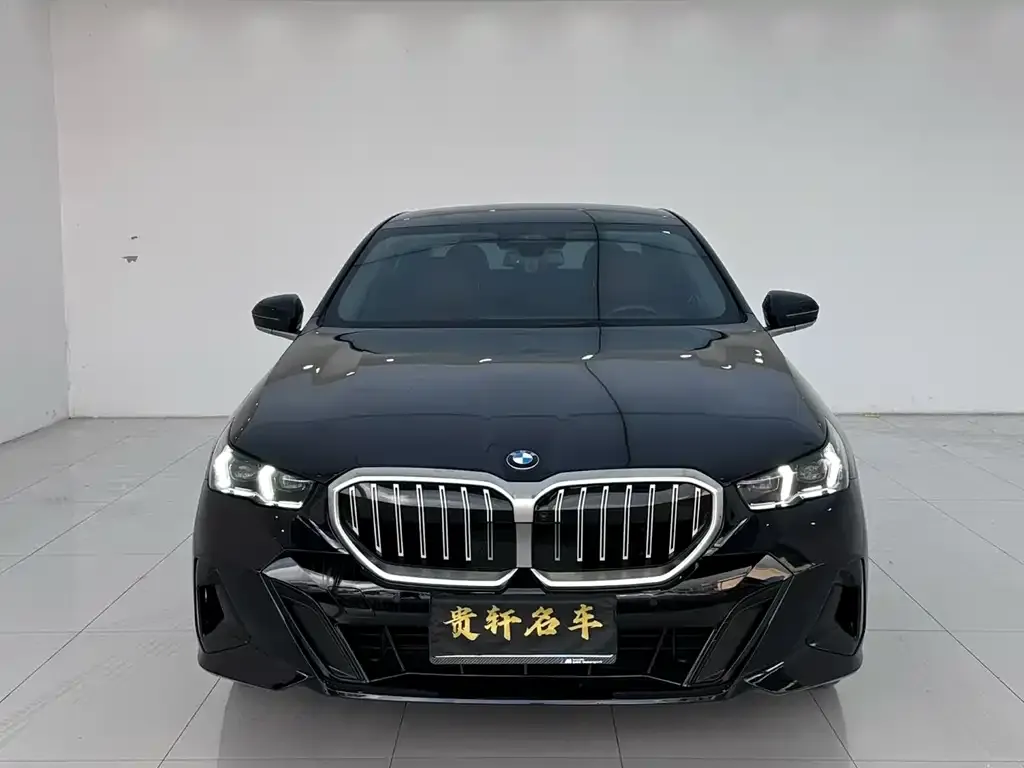 BMW 5 Series — фото 1
