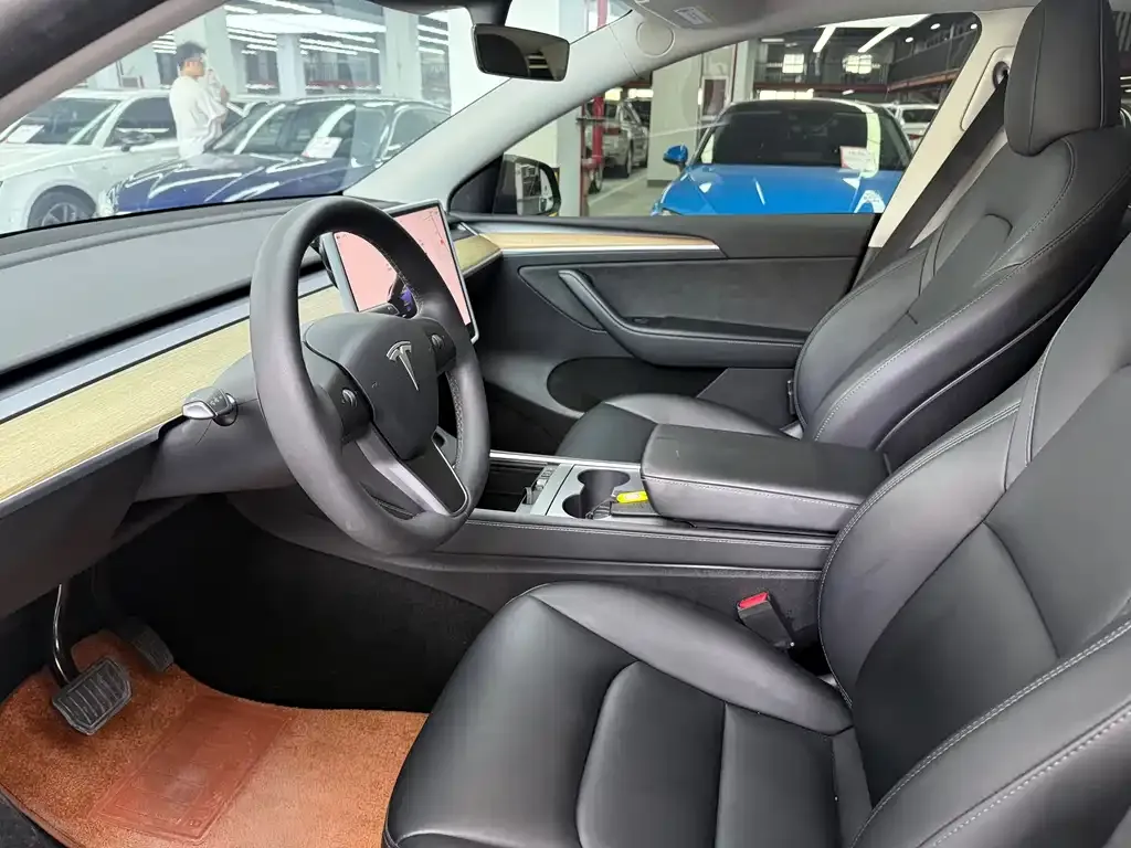 Tesla Model Y — фото 7