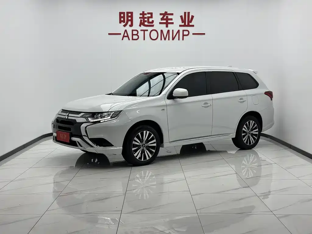 Mitsubishi Outlander — фото 1
