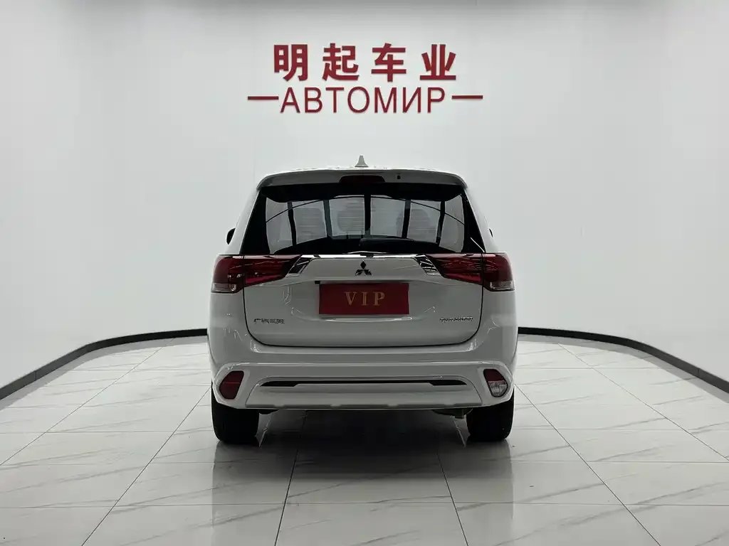 Mitsubishi Outlander — фото 4