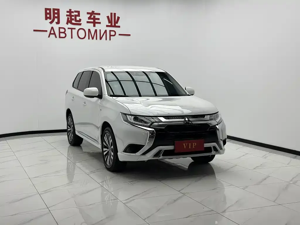 Mitsubishi Outlander — фото 5