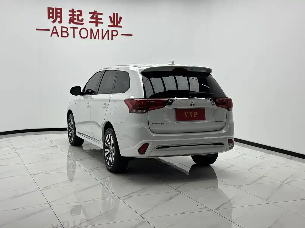Mitsubishi Outlander — фото 2