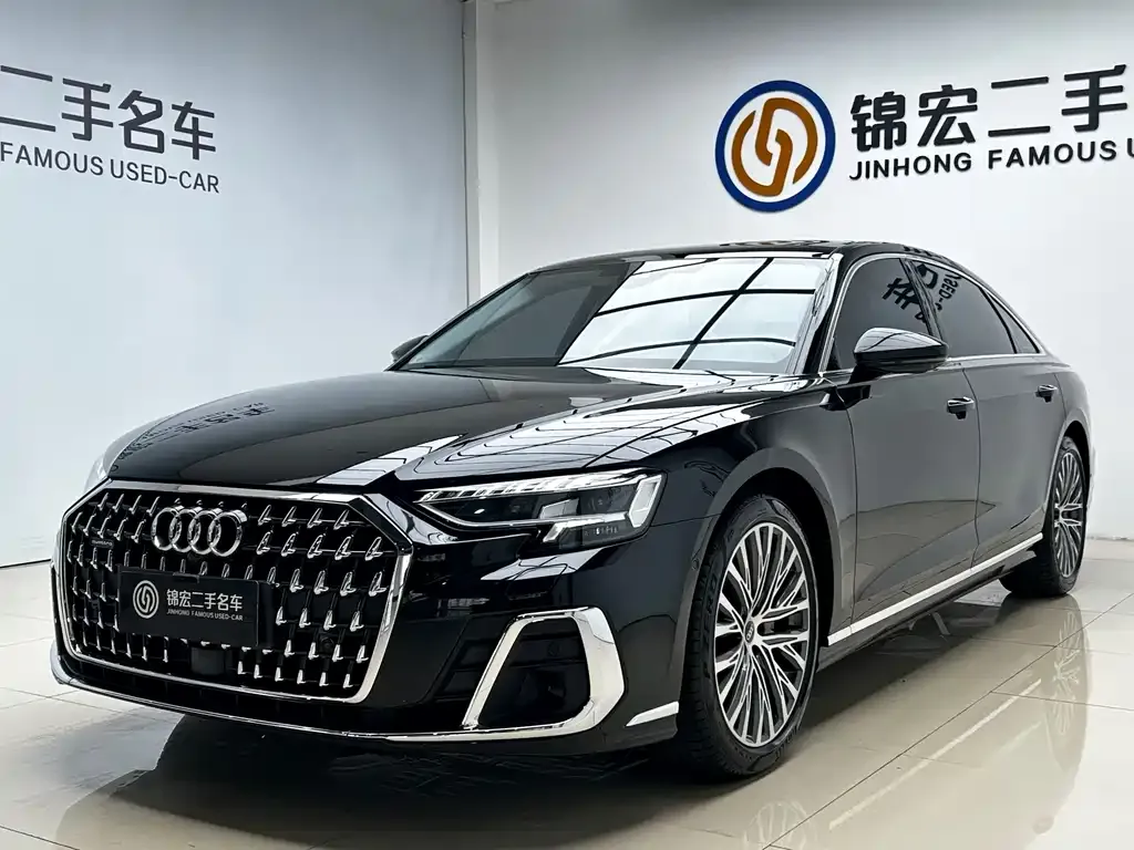 Audi A8 — фото 1