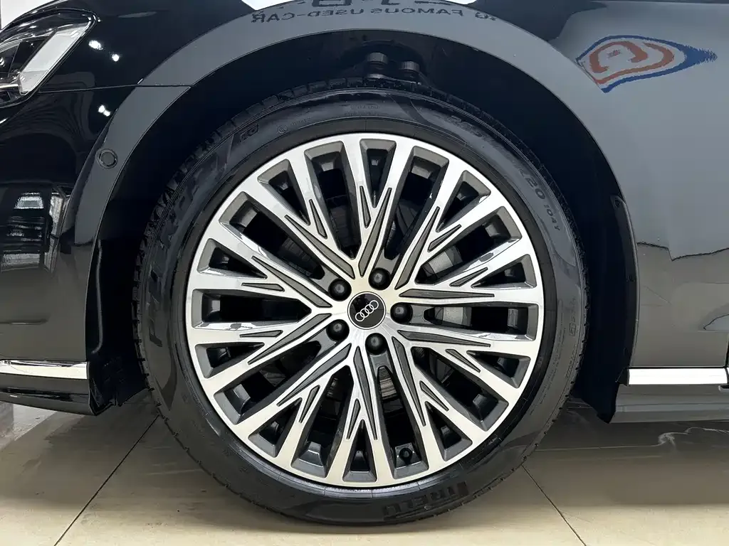 Audi A8 — фото 10