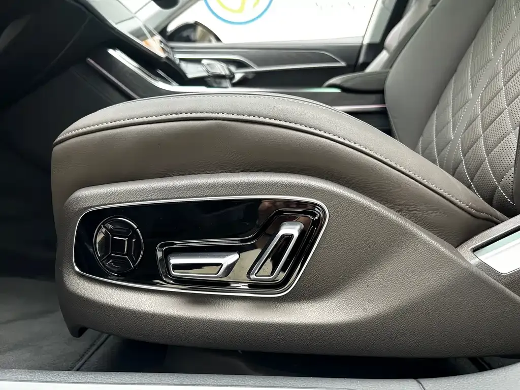 Audi A8 — фото 8