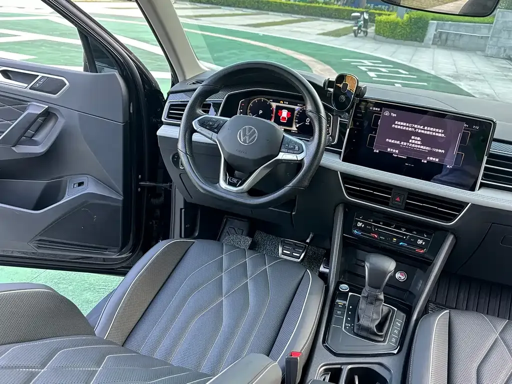 Volkswagen Tiguan L — фото 5
