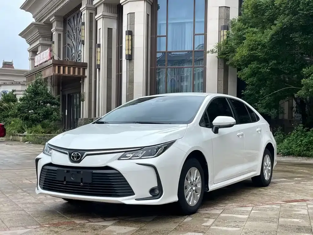 Toyota Corolla — фото 4