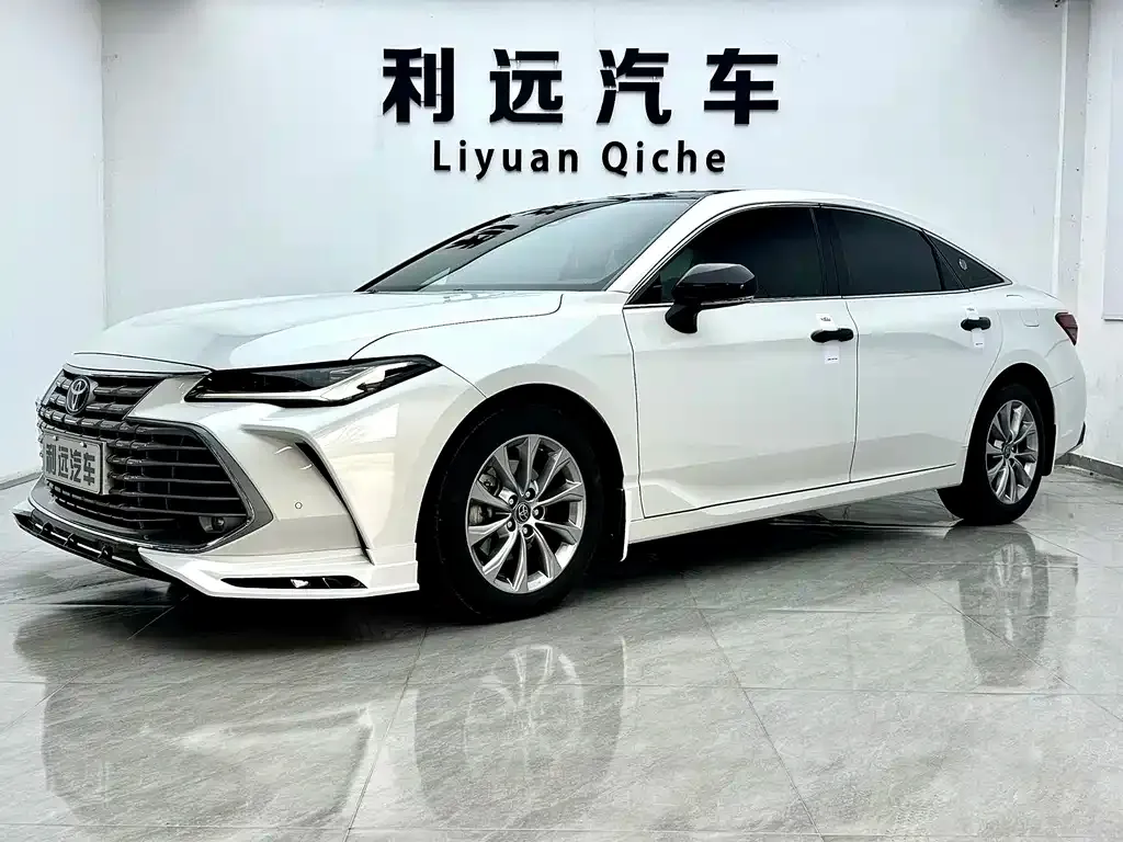 Toyota Avalon — фото 1