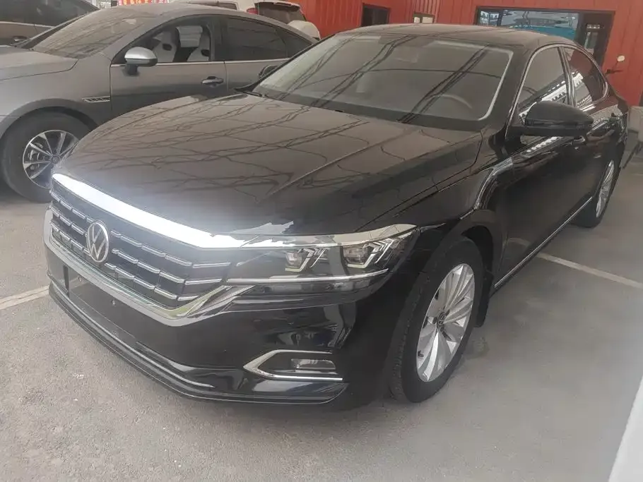 Volkswagen Passat — фото 1