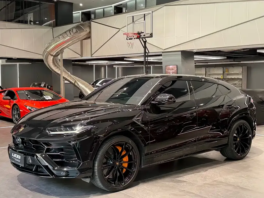 Lamborghini Urus — фото 1