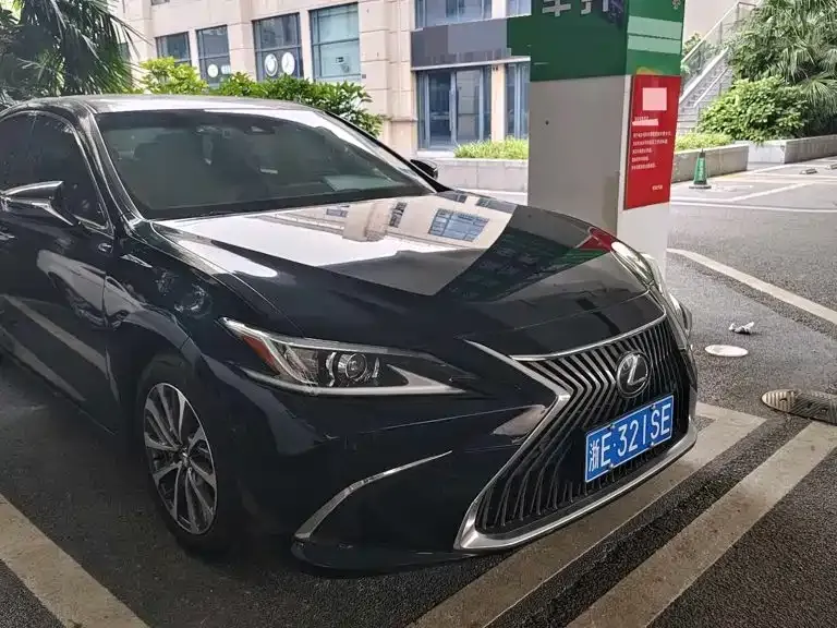 Lexus ES — фото 4