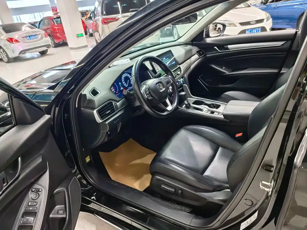 Honda Accord — фото 6