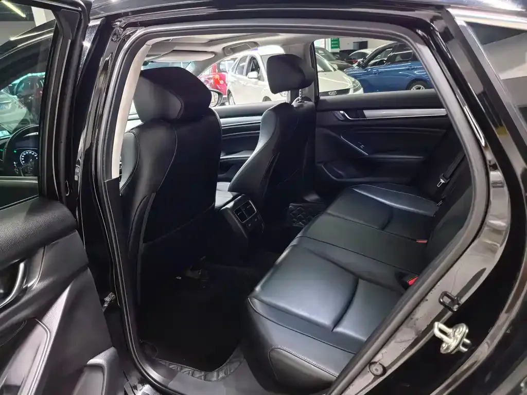 Honda Accord — фото 10
