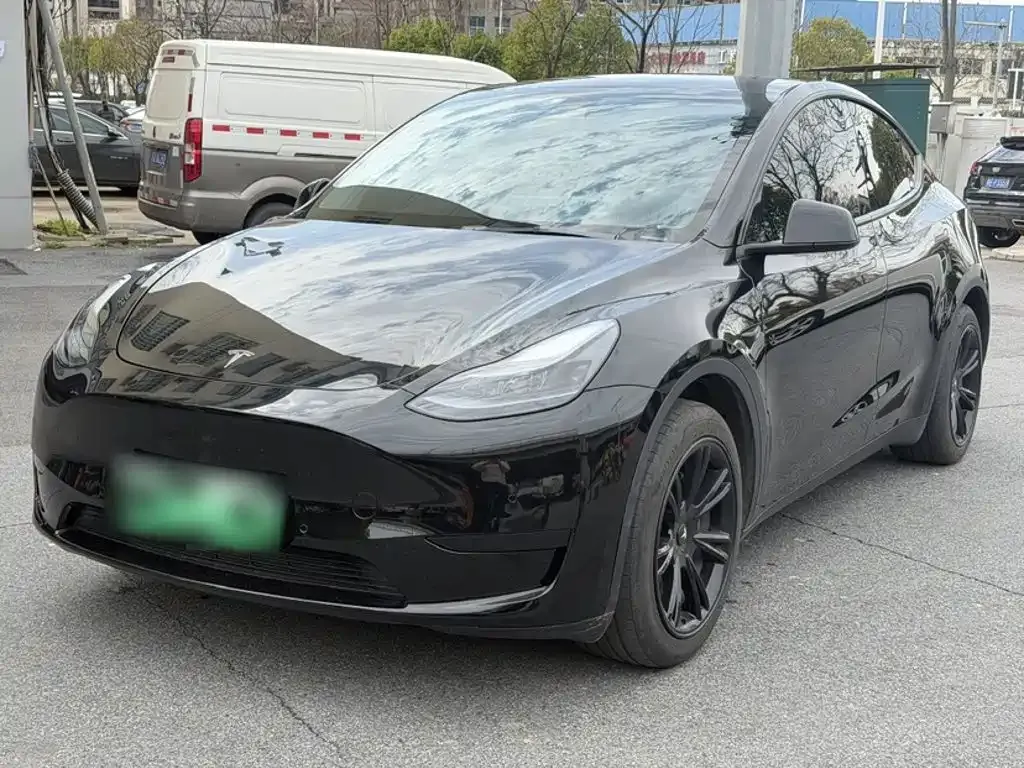 Tesla Model Y — фото 1