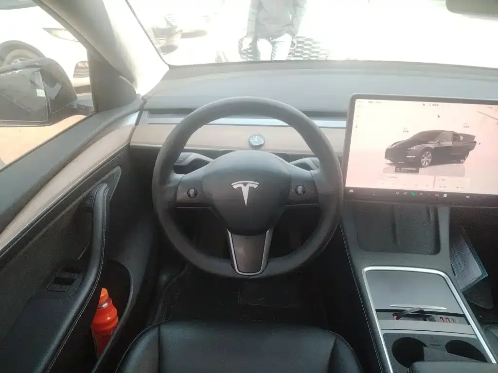 Tesla Model Y — фото 7