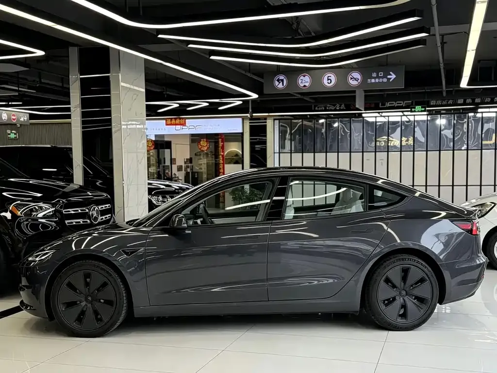 Tesla Model 3 — фото 3
