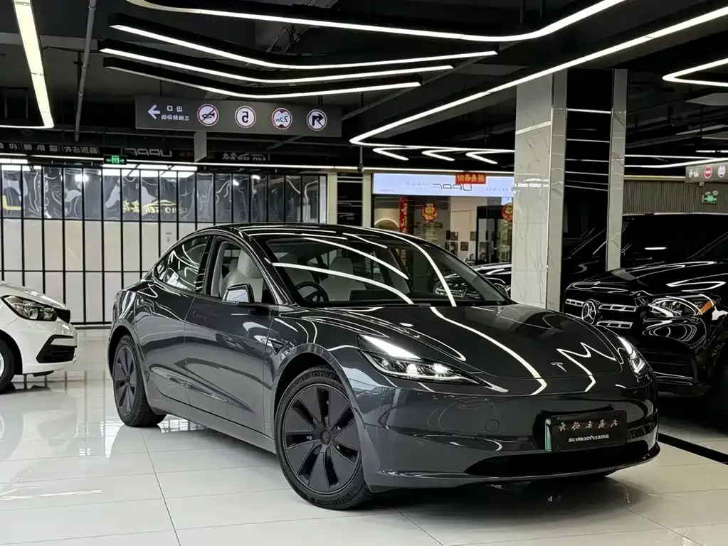 Tesla Model 3 — фото 10